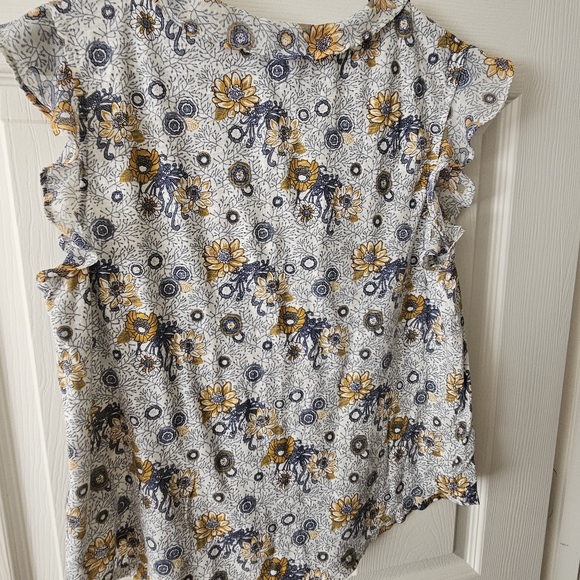 Floral Ruffle Sleeve Top - Picture 3 of 4